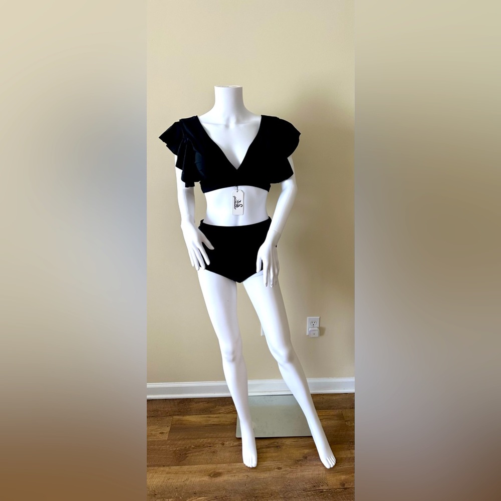 NWT SPORLIKE IS THE BRAND SIZE M